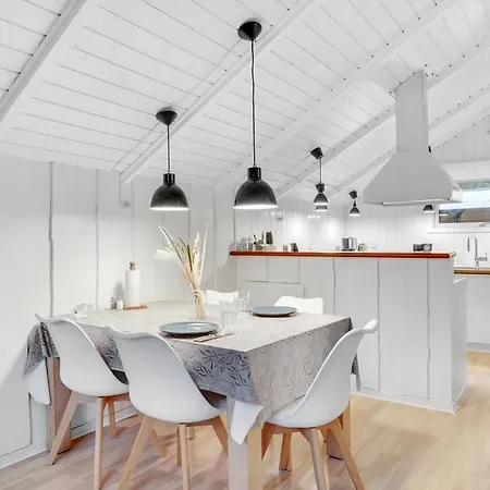 Three-bedroom In 度假居 *