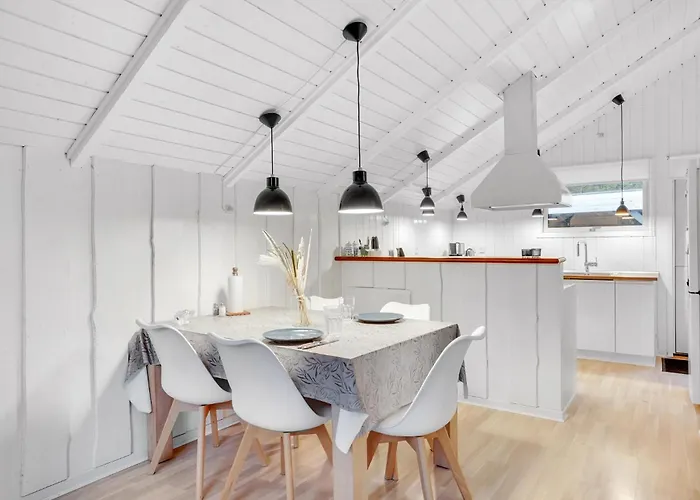 Three-bedroom In Feriehus *