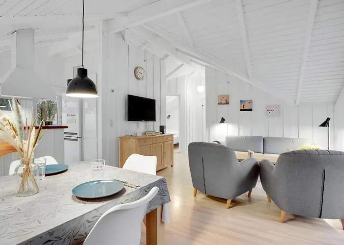 Three-bedroom In Feriehus *