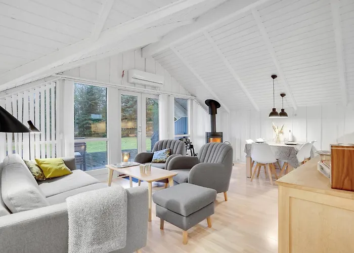 Three-bedroom In Feriehus *