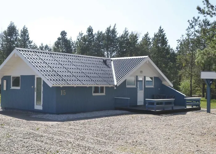Three-bedroom In Feriehus *
